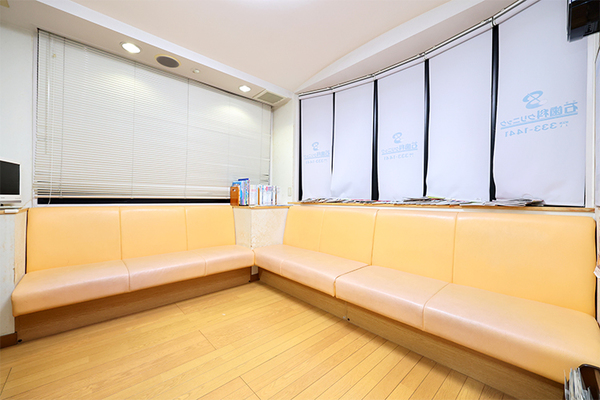 石亦文院長、石清佳副院長、石世宗先生 石歯科クリニック1