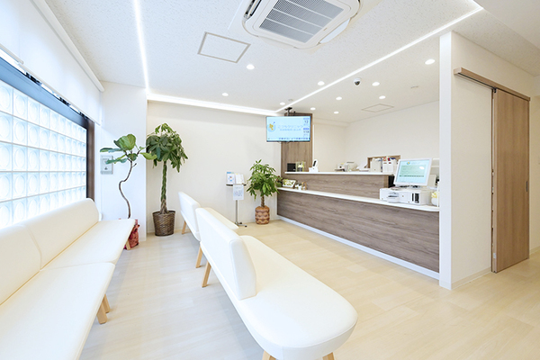 上塚学院長、上塚祥子先生 こづちクリニック 耳鼻咽喉科・皮ふ科1