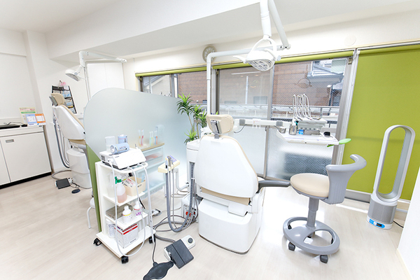 小山安徳先生 パラシオン歯科医院1