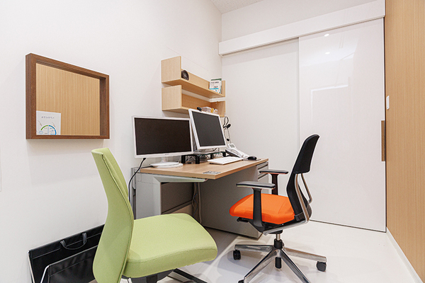 上野剛史院長 Dクリニック福岡1