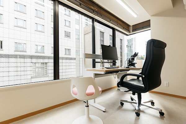 谷川仁子院長 紀尾井町皮膚科クリニック1