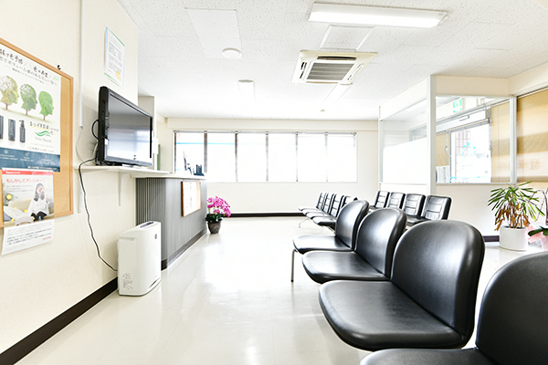 緒方文大院長 愛和クリニック1