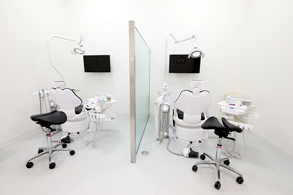 中塚健介院長 NAKATSUKA DENTAL1