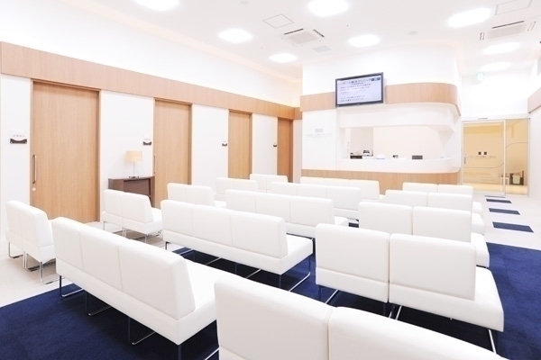 大西達也院長 ららぽーと横浜クリニック1