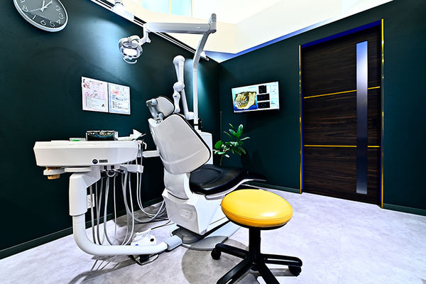 野村知史副院長 AKAZA DENTAL CLINIC1