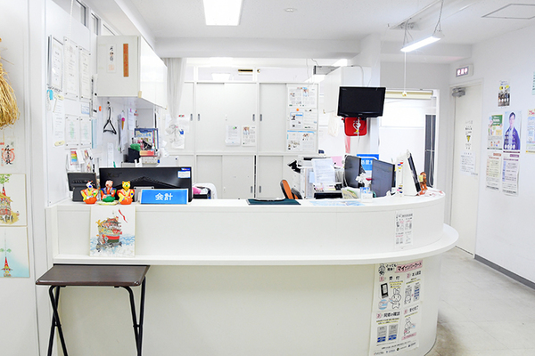 小俣昌成院長、小俣里佳副院長 大井町整形外科・外科クリニック1