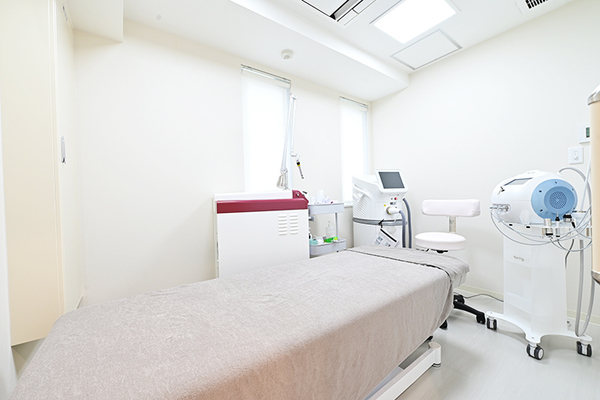 臼井佳恵院長 西新宿 皮ふのクリニック2