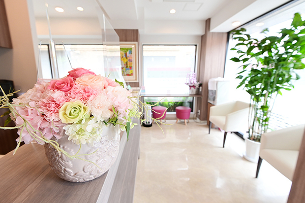 安積祐実院長 あづみ眼科クリニック2