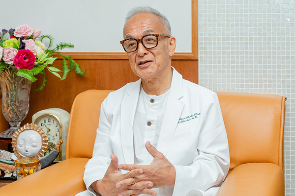 三戸岡英樹院長 芦屋三戸岡クリニック2