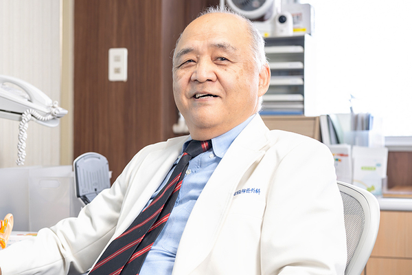 岡田和洋院長、岡田洋介副院長 岡田脳神経外科医院2