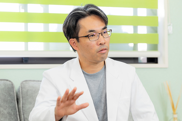 鏡原康介院長 かがみハーモニークリニック2