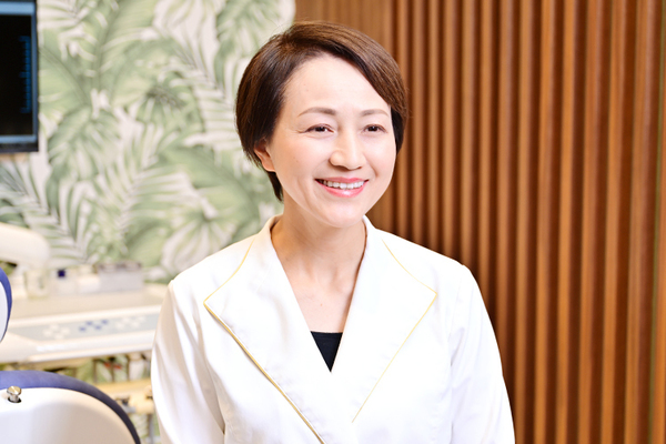 井上玲奈院長 レナデンタルクリニック2