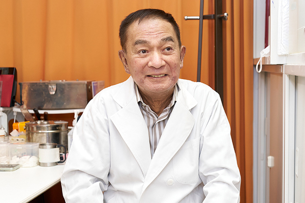 山崎哲夫院長 山崎皮フ科2