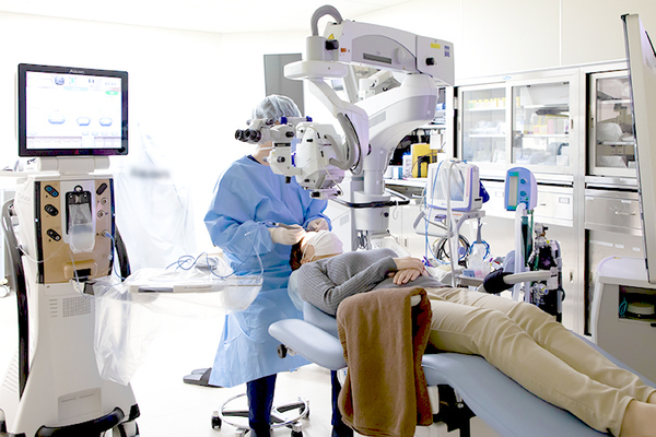 山口大輔院長 たまプラーザやまぐち眼科2