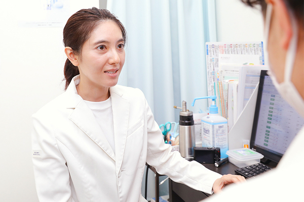 尾島洋介院長、尾島碧副院長 よつや駅前クリニック 内科と皮膚科・形成外科2