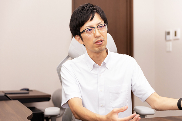 角友佑豪院長 にじいろ心の診療所2