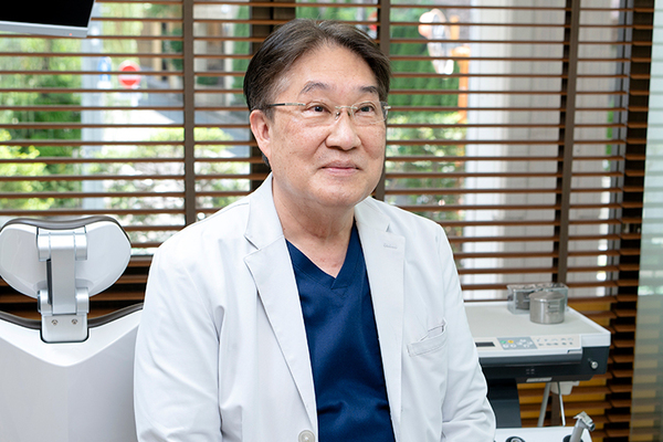 篠崎直樹院長 矯正・自由が丘歯科室2