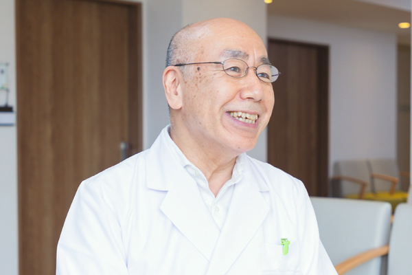 橋詰直孝名誉院長、鈴木眞事院長 どんぐりクリニック2