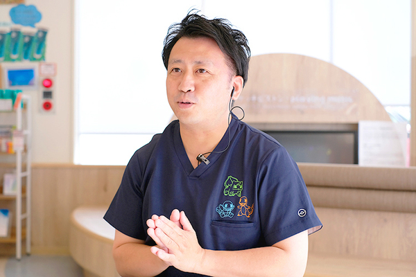 甲田智院長 藤沢駅こう歯科 おとなとこどもの歯医者さん2