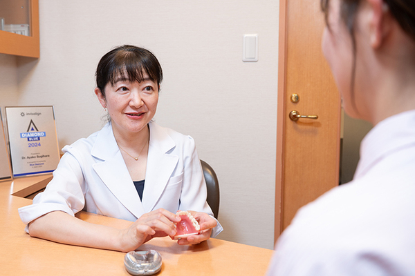 杉原彩子院長 新宿スワン歯科・矯正歯科2