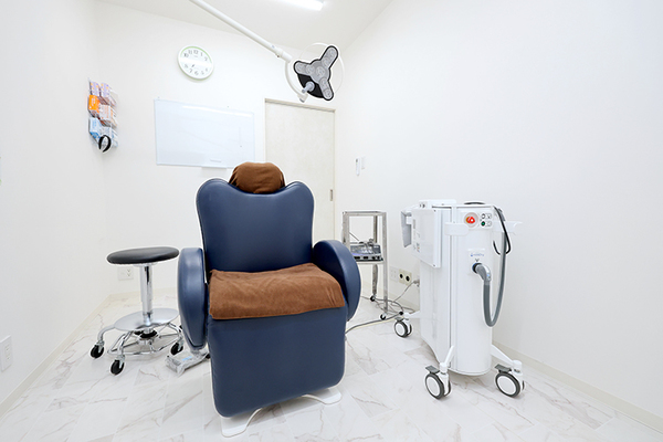 柳原一隆院長 樹のひかり形成外科・皮ふ科 橿原八木院2