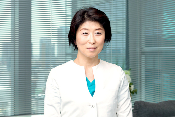 佐野麻利子院長 フィーカ レディースクリニック2