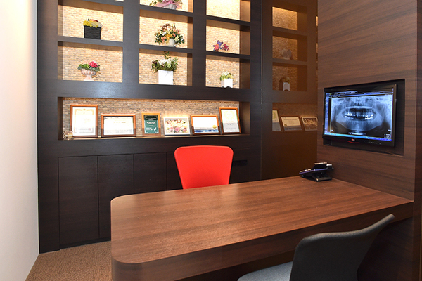 船木大悟院長、山口晃乃先生 AKIデンタルクリニック2