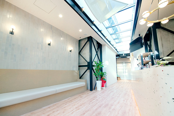 林瑠加院長 LIKKAスキンクリニック2