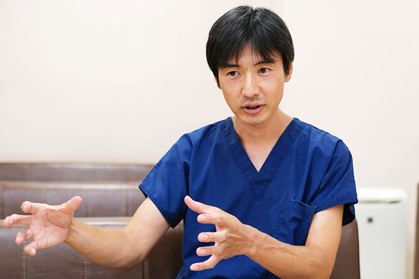 岩井信策副院長 岩井皮フ科2