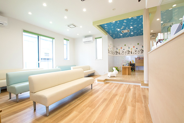 板家隆院長、板家智副院長、板家朗先生 いたや小児歯科大人歯科医院2