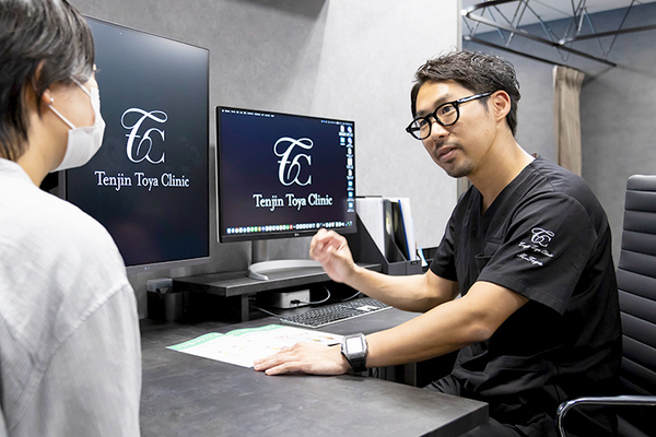 遠矢政和院長 Tenjin Toya Clinic2