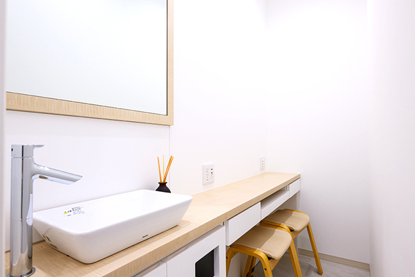 石倉亜利院長 みなみ台なないろ歯科2