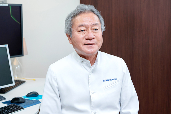 嶺裕之院長、嶺崇文先生 嶺整形外科クリニック2