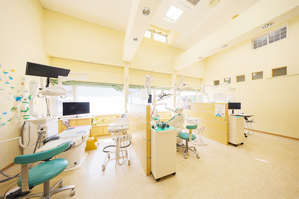 入江泰正院長、入江未香保副院長 延岡こども歯科・おやこ歯科2