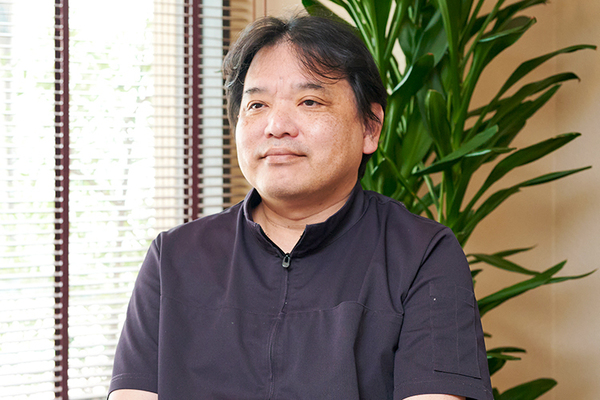 亀井勝行理事長 ノーブルデンタルオフィス2