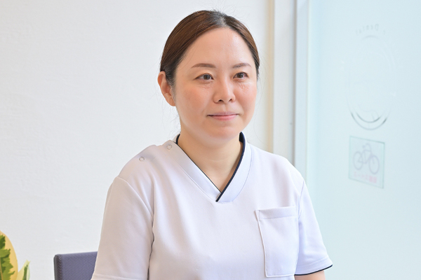 柳衛真紀子院長 やなぎえデンタルクリニック2