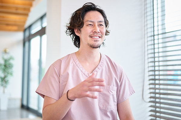 岡本駿吾院長 寒川駅前ファースト歯科2