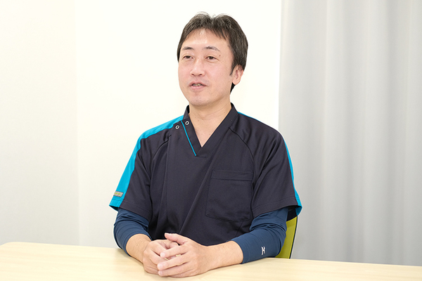 阿知和郁也院長 ホームアレークリニック梅ヶ丘2