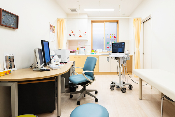 岡本学院長 かわつこどもクリニック2