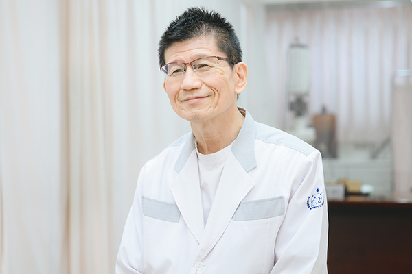 升田春夫院長 三枝産婦人科医院2