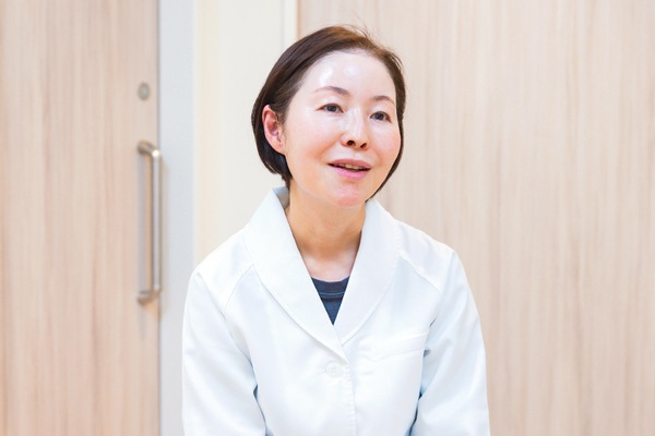 新山奈々子院長 白楽ななこ皮膚科2