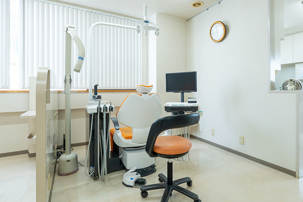 内田裕院長、内田朋寛先生、古屋英里香先生 内田歯科医院2