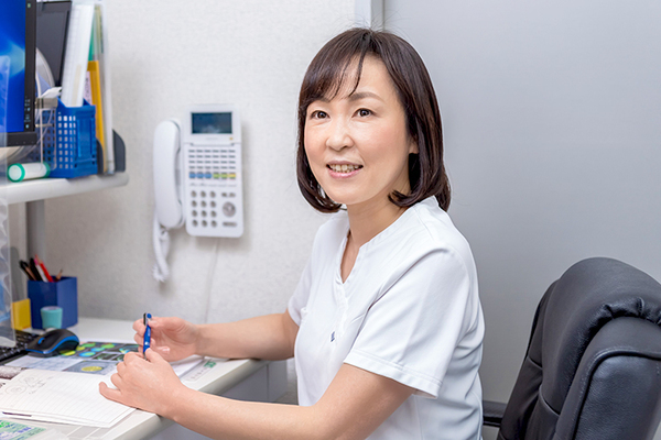 坂谷慶子院長 みなとみらいアイクリニック2