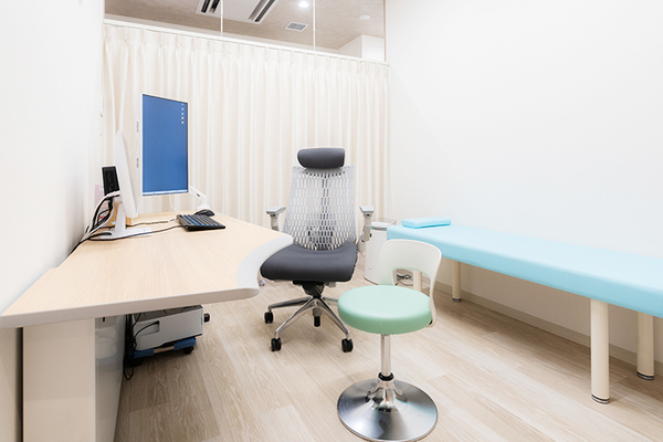 謝花幸祐院長 しゃばなこどもクリニック2