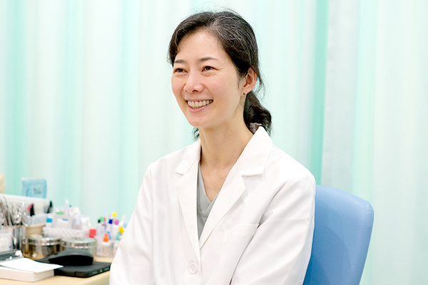 加藤達也理事長、藤田有理香先生 かとう皮フ科形成外科2