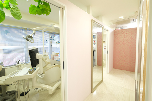藤原めぐみ院長 めぐみデンタルクリニック2