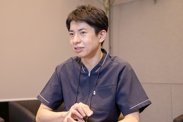 青木佑介院長 平安通歯科クリニック2