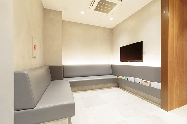 足立淳院長 加古川駅前矯正歯科2