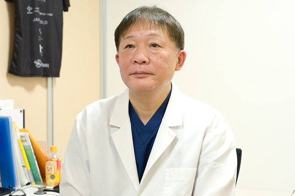 明石哲郎院長 ラピスクリニック天神2