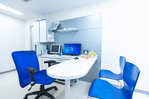 真柄貴弘院長 八王子矯正歯科クリニック2